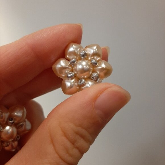 Vintage Earrings Faux Pearl Cluster Beaded Flower 90s Clip On Silver Jewelry - Picture 8 of 10